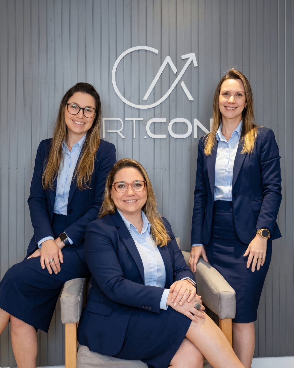 Liderança ART.CONT — Contabilidade Estratégica para Empresas e Fintechs Liderança ART.CONT: Helen Ribeiro (CEO), Vivian Tortoretto (CFO) e Nathalia Susca (COO) — escritório de contabilidade estratégica em São Paulo